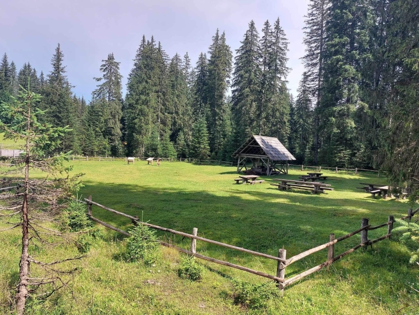 Restoration of the information point at Mrzle studeniec in Pokljuka